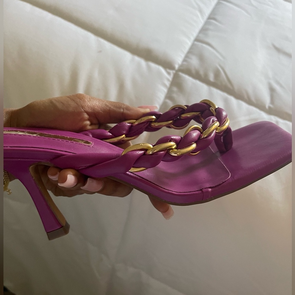 Liliana thong heel with chain weave style name Marsha-1 in Magenta size 7